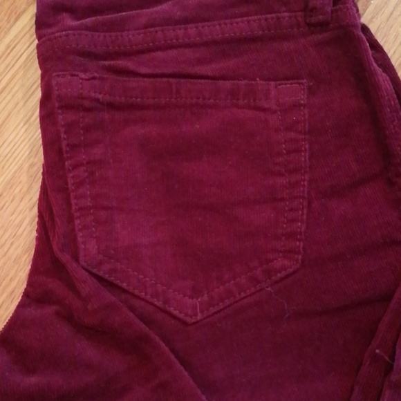 NWT Old Navy Rockstar dark red cords 0 short - Picture 2 of 4